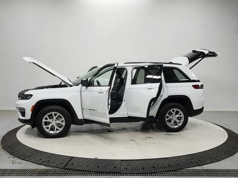 Used 2023 Jeep Grand Cherokee Limited AWD/4WD image 12