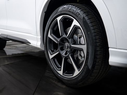 Certified 2025 Audi Q3 2.0T Premium Plus w/ Premium Plus Package image 21