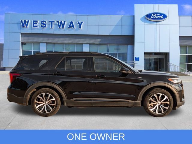Used 2025 Ford Explorer ST-Line RWD image 2