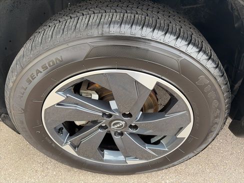 Used 2025 Nissan Rogue SV image 31