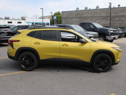 Used 2024 Chevrolet Trax ACTIV w/ Sunroof Package FWD image 4