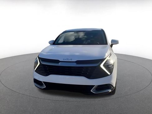 Used 2025 Kia Sportage LX image 4