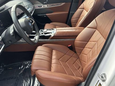 Certified 2025 BMW i7 xDrive60 image 27
