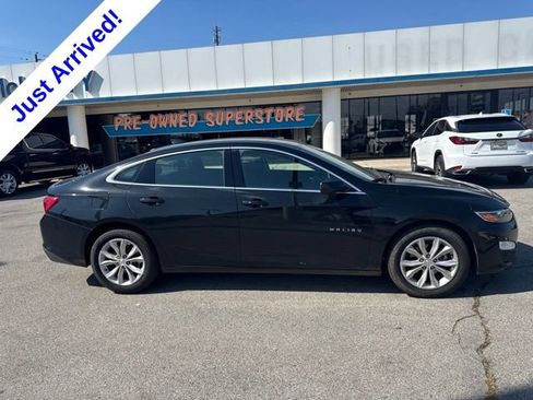 Used 2025 Chevrolet Malibu LT FWD image 2