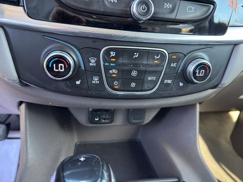 Used 2020 Chevrolet Traverse LT w/ LT Premium Package image 17