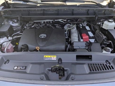 Used 2021 Toyota Highlander XLE AWD/4WD image 24