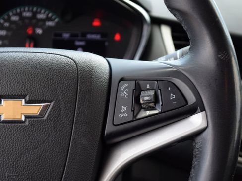 Used 2019 Chevrolet Trax LT w/ LT Convenience Package FWD image 7