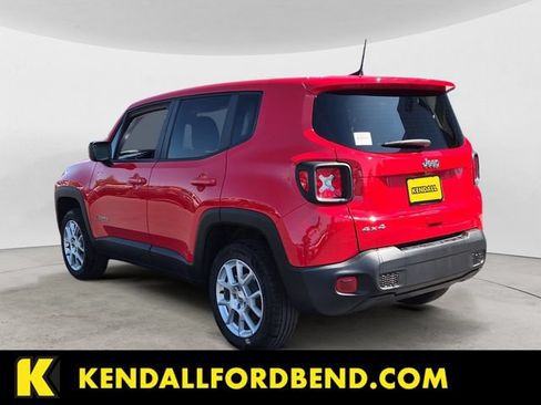 Used 2023 Jeep Renegade Latitude AWD/4WD image 3