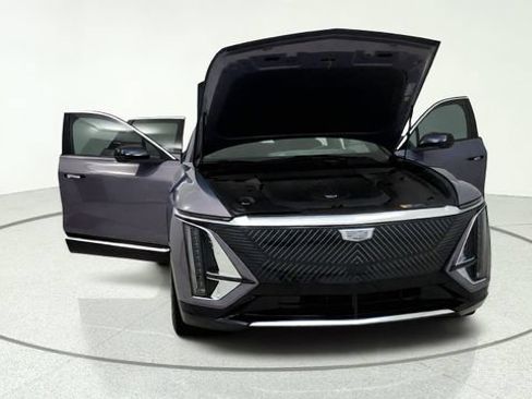 Used 2024 Cadillac Lyriq Luxury AWD/4WD image 10