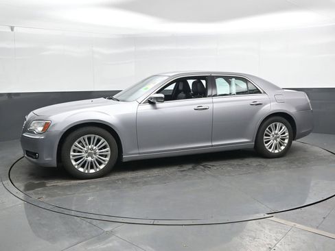 Used 2014 Chrysler 300 C w/ Light Group image 10