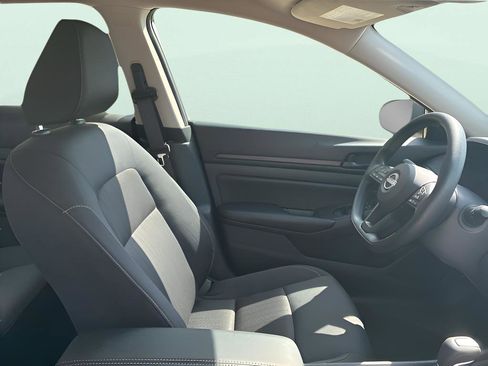 Used 2025 Nissan Altima 2.5 S image 10