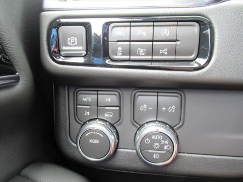 New 2026 GMC Yukon XL Denali AWD/4WD image 22