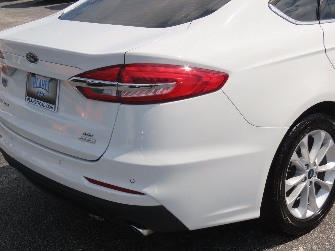 Used 2020 Ford Fusion SE FWD image 12