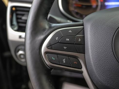 Used 2020 Jeep Cherokee Limited image 12