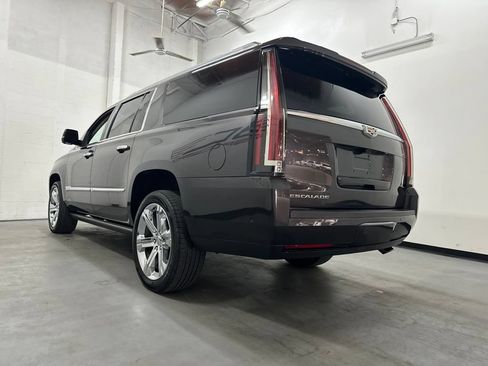 Used 2018 Cadillac Escalade ESV Premium Luxury RWD image 19
