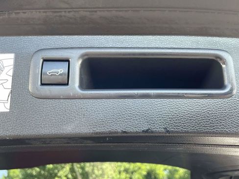 Used 2024 Toyota Highlander XLE AWD/4WD image 12