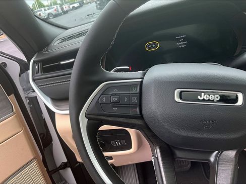 New 2026 Jeep Grand Cherokee Limited w/ Limited Altitude Package AWD/4WD image 16