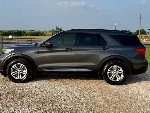 Used 2020 Ford Explorer XLT RWD image 4