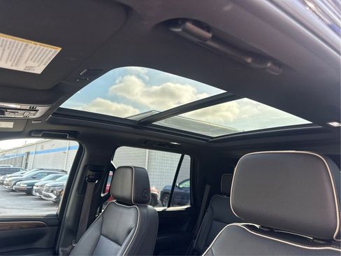 Used 2023 Chevrolet Tahoe Premier AWD/4WD image 12