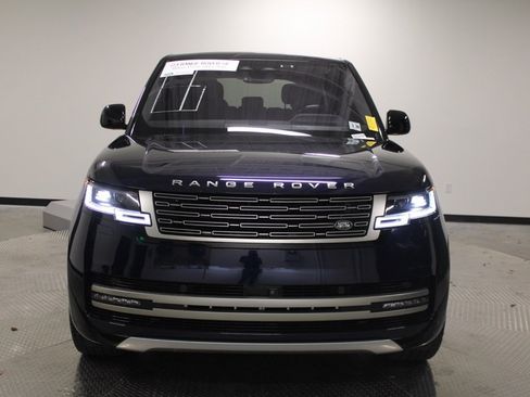 Used 2023 Land Rover Range Rover SE image 12