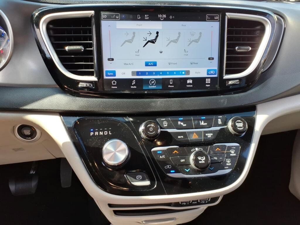 Used 2023 Chrysler Pacifica Touring-L FWD image 16