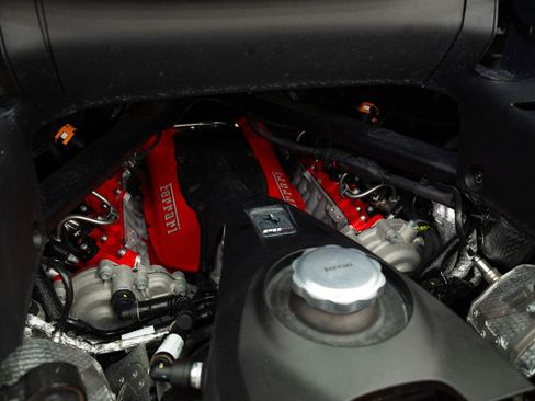 Used 2022 Ferrari SF90 Spider image 54