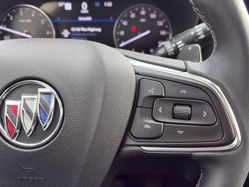 Used 2022 Buick Envision Essence w/ Technology Package I image 12