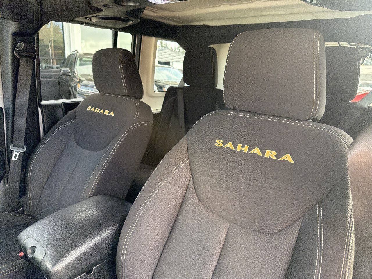 Used 2013 Jeep Wrangler Unlimited Sahara w/ Connectivity Group AWD/4WD image 34