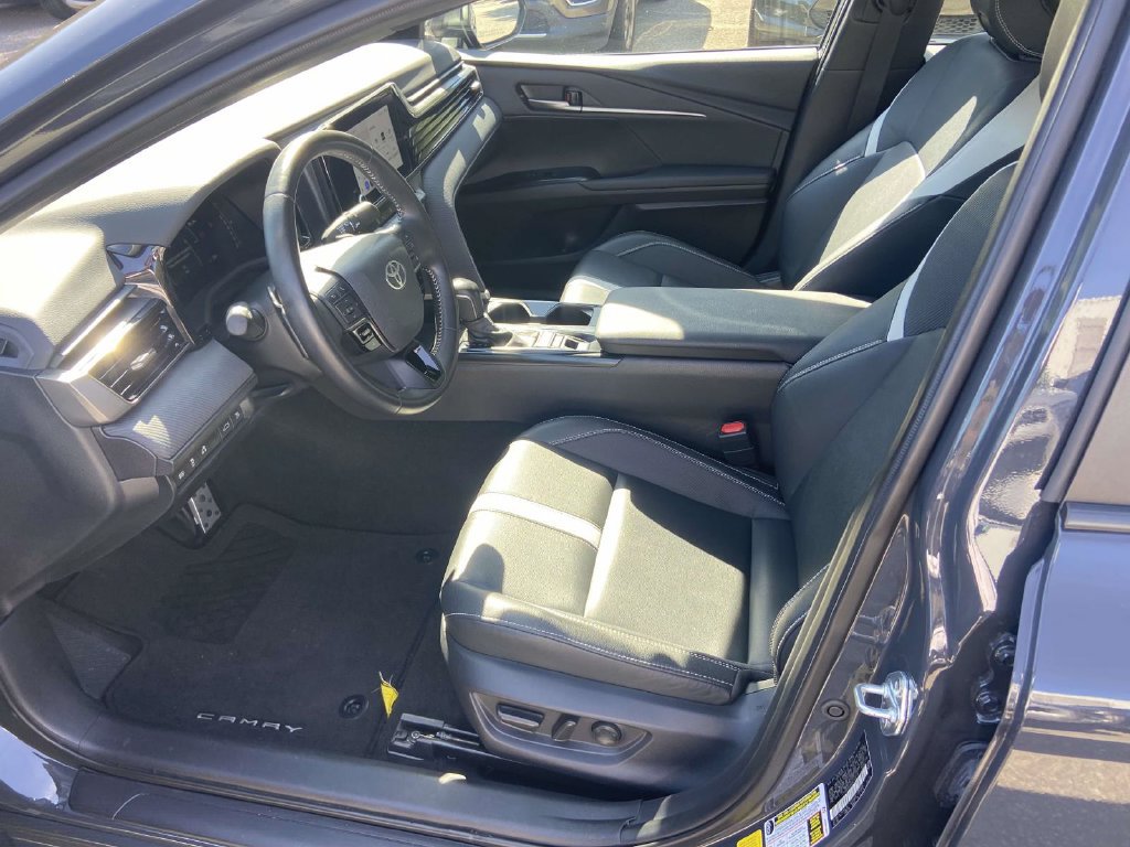 Used 2025 Toyota Camry SE w/ Convenience Package FWD image 17