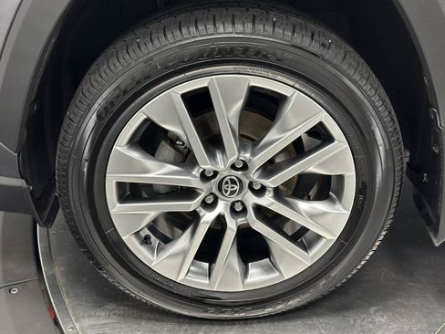 Used 2022 Toyota RAV4 XLE Premium AWD/4WD image 18