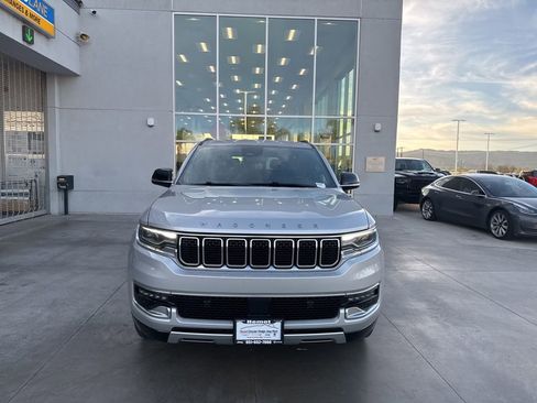 Used 2024 Jeep Wagoneer L Series II w/ Flexible Seating Group AWD/4WD image 3