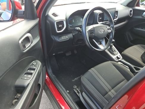 Used 2024 Hyundai Venue SEL FWD image 6