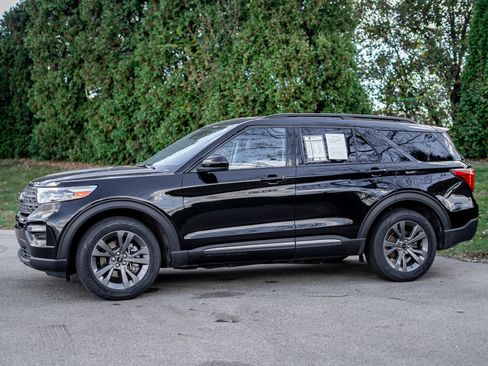 Used 2023 Ford Explorer XLT w/ Equipment Group 202A image 8