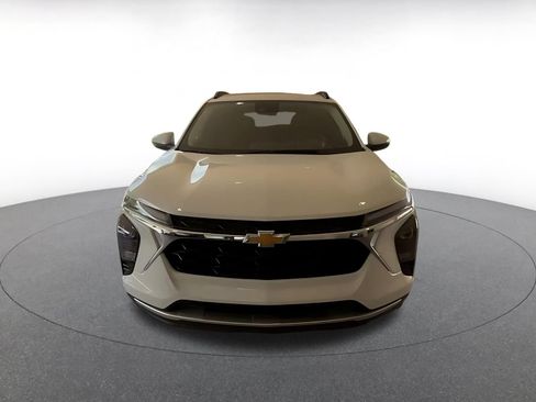 Used 2025 Chevrolet Trax LT FWD image 4
