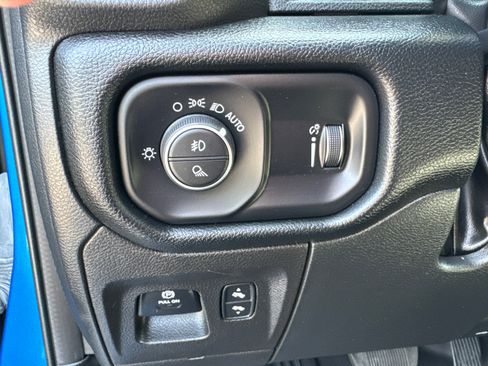 Used 2022 RAM 1500 Big Horn AWD/4WD image 17