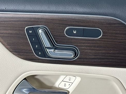 New 2026 Mercedes-Benz GLB 250 image 11