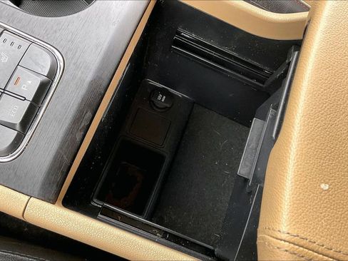 Used 2017 Kia Sedona LX w/ LX Essentials Premium Package FWD image 26