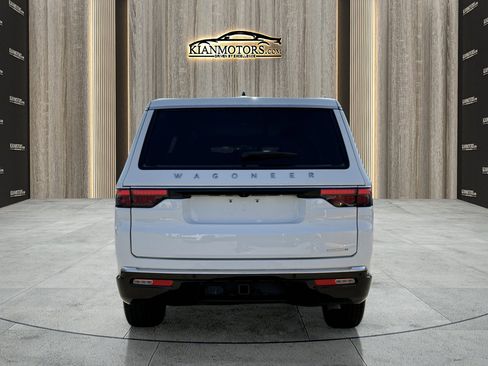Used 2024 Jeep Wagoneer Series II w/ Flexible Seating Group image 6