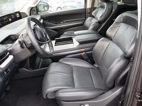 Used 2025 Lincoln Navigator Reserve AWD/4WD image 6