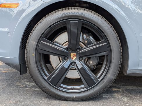 Certified 2025 Porsche Cayenne S AWD/4WD image 11