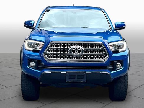 Used 2017 Toyota Tacoma TRD Off-Road w/ Tow Package AWD/4WD image 4