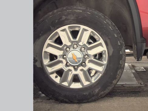 Used 2024 Chevrolet Silverado 2500 High Country w/ Technology Package image 9