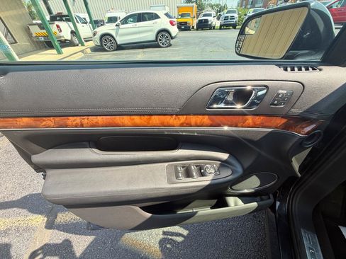 Used 2014 Lincoln MKT AWD image 23