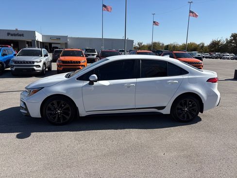 Used 2025 Toyota Corolla SE image 7