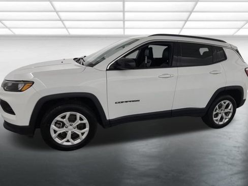 Used 2024 Jeep Compass Latitude AWD/4WD image 3