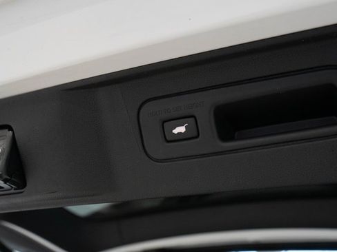 Used 2025 Honda Pilot EX-L image 13