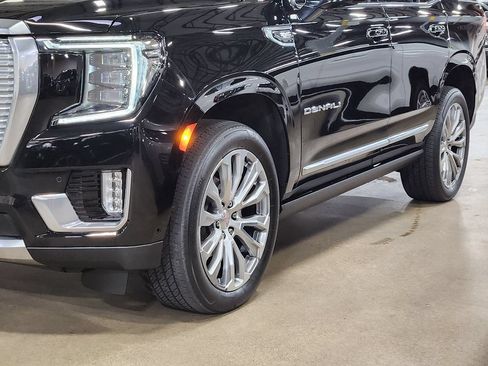 Used 2023 GMC Yukon Denali w/ Advanced Technology Package AWD/4WD image 17