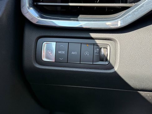 Used 2025 GMC Acadia Elevation image 31