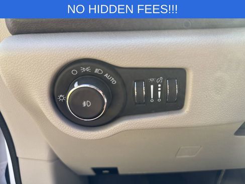 Used 2020 Chrysler Pacifica Touring-L w/ Advanced Safetytec Group FWD image 32