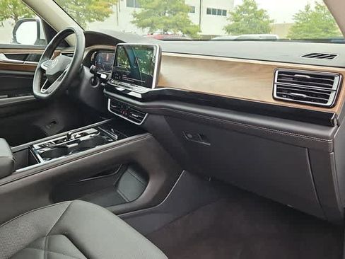 Used 2024 Volkswagen Atlas SE AWD/4WD image 20